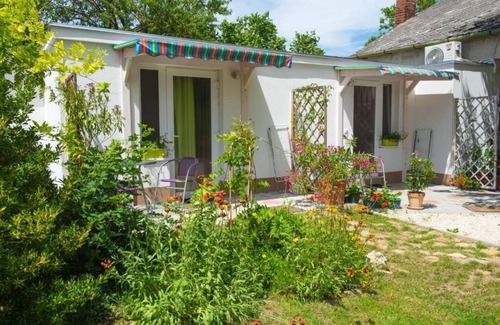 Balatongyorok Apartment | Charming studio "Viola" on the shores of Lake Balaton