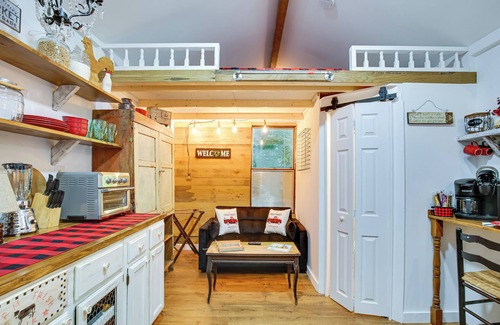 Ballwin Apartment | Charming Studio: Walk to Castlewood State Park!