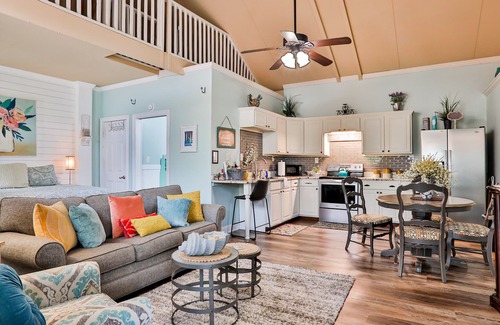Fruit Cove House | Charming studio with shared pool, sauna, patio & grill - dog-friendly