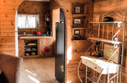 Boulder Apartment | Charming studio with AC and WiFi in lovely Boulder Mountains