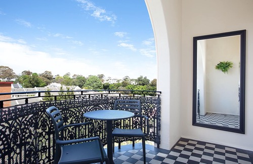 Glebe Apartment | Charming Studio With Balcony in Inner-City Glebe
