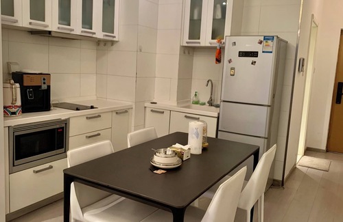 Shuangjing Apartment | Charming studio with Beijing CBD view and WiFi, AC
