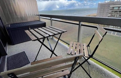 De Panne Apartment | Charming studio with side sea view and indoor pool