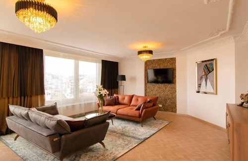 Uskudar Apartment | Charming Suite Bosphorus View
