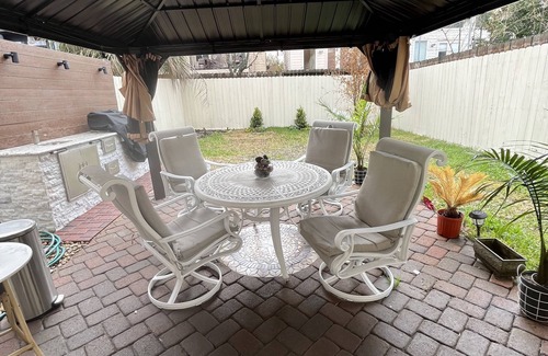 Washington Ave./ Memorial Park Apartment | Charming Suite, inside the loop/pet friendly w/outdoor gazebo,Private Entrance