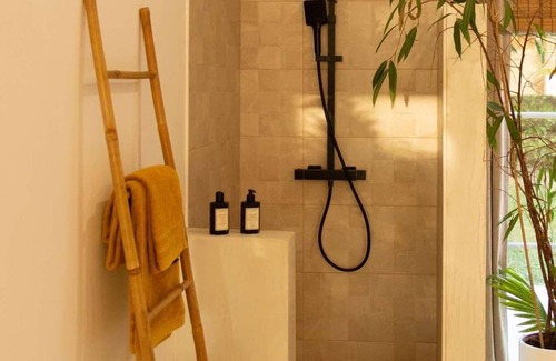 Amay Apartment | Charming suite with private garden - Ideal romantic getaway