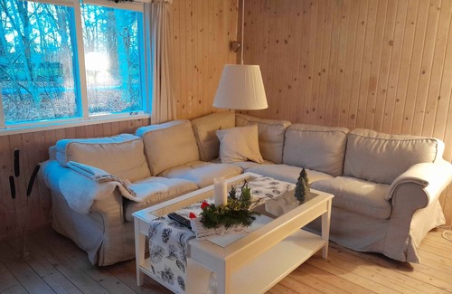 Hou House | Charming summer house on natural grounds