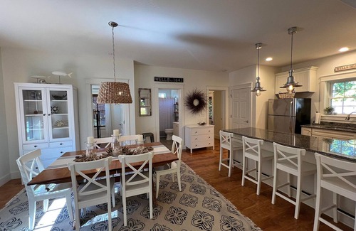 Wells Cottage | Charming Summerscape Cottage, 5 Minutes to Beaches, Restaurants, and Groceries