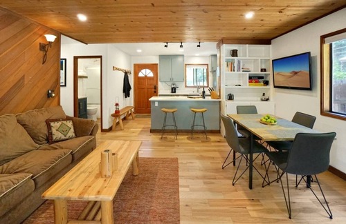 Sunnyside House | Charming Sunnyside Cabin with Sauna - Walk to Lake