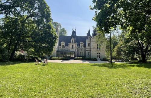 Bouchemaine Bed & Breakfast | Charming superior room at Château Le Fresne