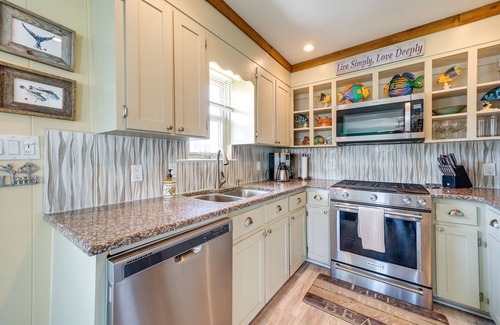 Surf City House | Charming Surf City Beach House - Walk to Ocean!