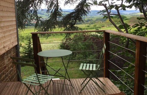Charnay-les-Macon Apartment | Charming T2 duplex amidst vineyards Pets welcome