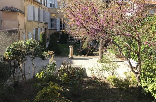 Aix-en-Provence Historic Centre Apartment | Charming T2 in the historic Hyper-center of Aix