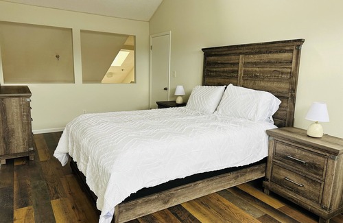 Johnson City House | Charming Tennessee Townhome! 2 Bedroom in North JC - Townhome with patio