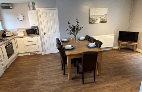 Monmouth Cottage | Charming Three Bedroomed Property With Hot Tub close to Monmouth town centre