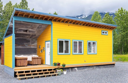 Valdez Cabin | Charming tiny home with WiFi in Valdez. Perfect for 2!