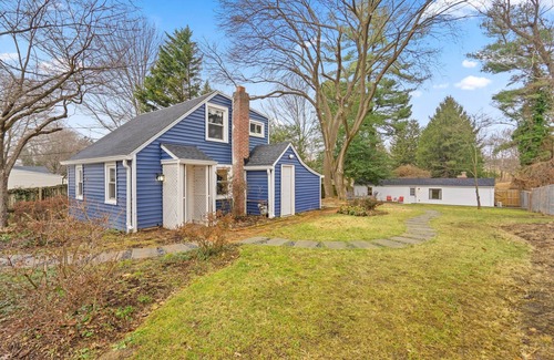 White Oak Cottage | Charming Tiny House 1 Bedroom Suite in lovely Silver Spring with WiFi, AC