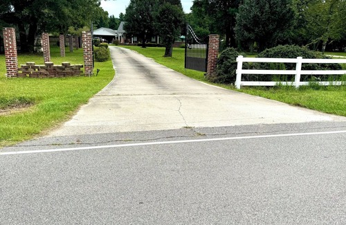 Parkton House | Charming tiny house right off 95; rural paradise next to equestrian center