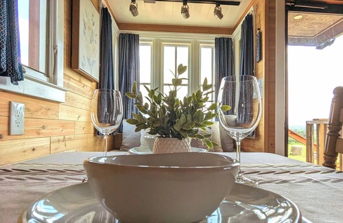 Tennga House | Charming Tiny House with Breath-Taking Views in Delano, TN