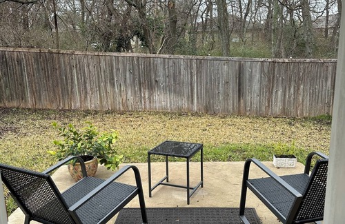 DeSoto House | Charming townhome in DeSoto.