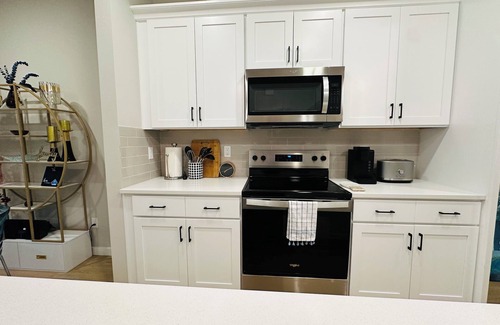 Witch Hazel House | Charming townhome with AC in Hillsboro