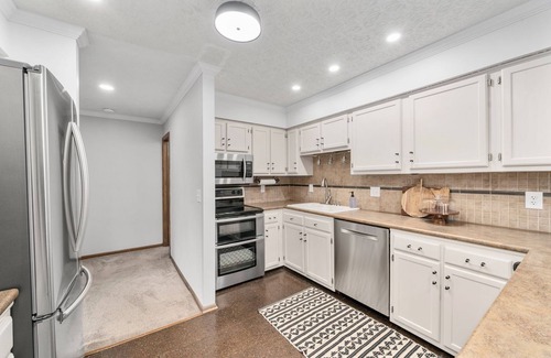 Downtown Columbus House | Charming townhouse , 1 mile from OSU & Downtown in VIBRANT Short North District.
