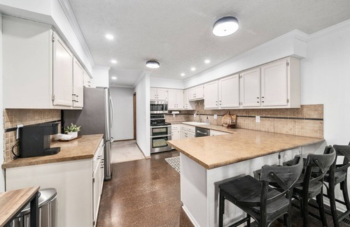 Downtown Columbus House | Charming townhouse , 1 mile from OSU & Downtown in VIBRANT Short North District.