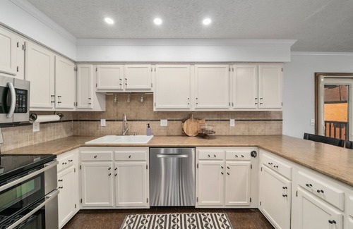 Downtown Columbus House | Charming townhouse , 1 mile from OSU & Downtown in VIBRANT Short North District.