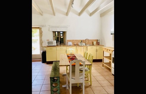 La Chapelle-Baton Cottage | Charming Traditional Country Cottage, large private garden, modern amenities.