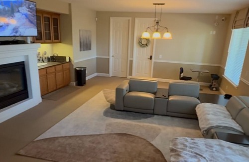 Auburn House | Charming -Tranquility Guest-Rm Suite in Auburn with Breakfast, Snacks, AC & WiFi