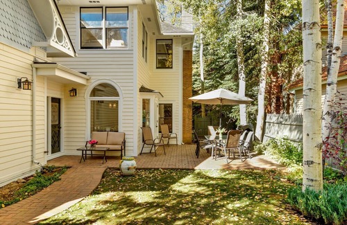West End House | Charming Triangle Park Home - West End - Perfect Location for Summer & Winter!