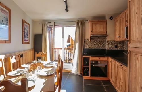 Val-Thorens Ski Chalet | Charming Triplex Chalet in Val Thorens - 6 Guests, 2 Balconies, Fireplace, Ski-In/Ski-Out