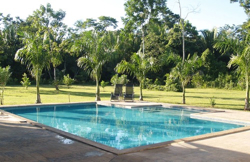 Armenia House | Charming tropical getaway with Pool, sleeps 4