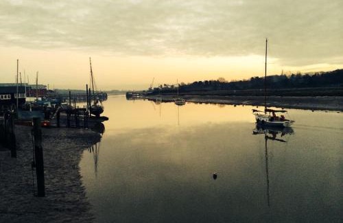 Wivenhoe House | Charming Tudor riverside house