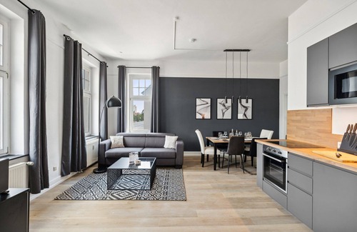 Hamelin Apartment | Charming Twelve | For families, companies & groups | Balcony | 2 parking spaces