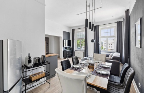 Hamelin Apartment | Charming Twelve | For families, companies & groups | Balcony | 2 parking spaces