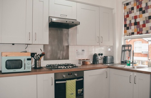 South Twickenham Apartment | Charming Two Bedroom Apartment in Strawberry Hill