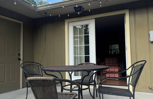 Magnolia Springs House | Charming two bedroom cottage steps away from Magnolia River in Magnolia Springs