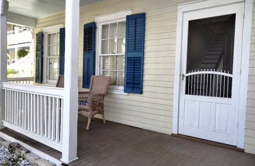 Key West Historic District Bed & Breakfast | Charming two floor 1-bedroom bed & breakfast in fantastic Key West with AC