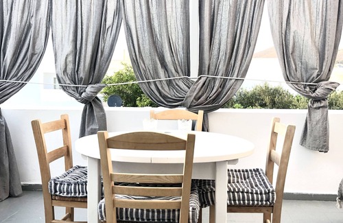 Paros Apartment | Charming two-room apartment with terrace, up to 4: 300m from Livadia beach