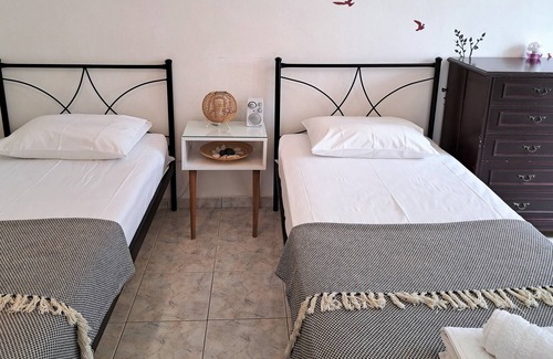 Kiparissia Cottage | Charming two-room studio with garden - 2 min from the center