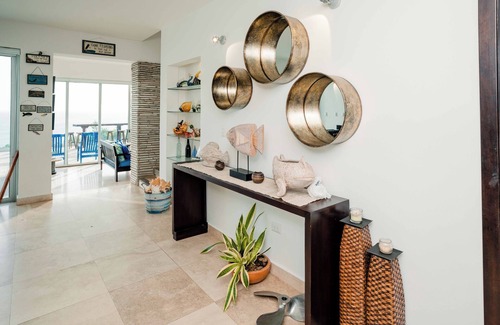 Pacific Marlin House | Charming Two-Story Villa with a Stunning View of Pacific Ocean