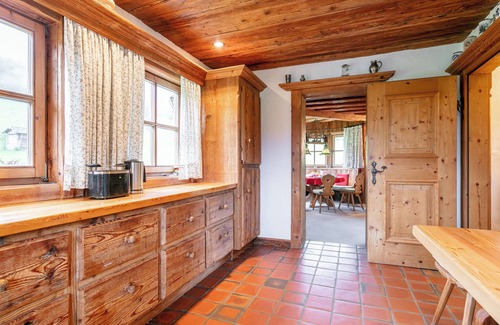 Kirchberg in Tirol Ski Chalet | Charming Tyrolean chalet, 100m to the ski bus