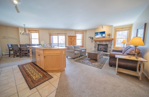 River Run Condo | Charming Unit Fireplace, Walk to Slopes, Hot Tub