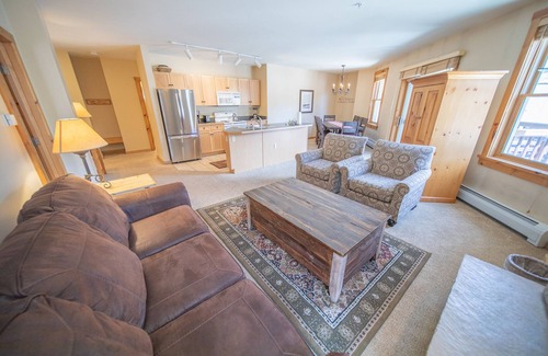 River Run Condo | Charming Unit Fireplace, Walk to Slopes, Hot Tub