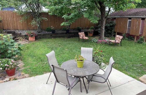 Springfield House | Charming updated 2 BR/2BA+Den home close to Capitol & Medical Complex