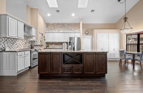 Wellington House | Charming, updated and relaxing 4-bedroom house with a pool in lovely Wellington
