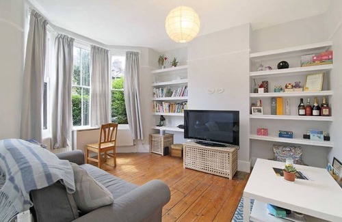 Leyton House | Charming Urban 2BD Flat with Garden, East London