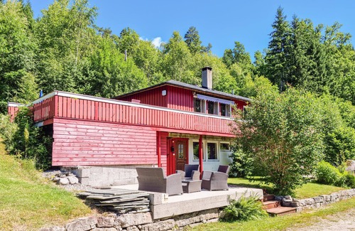 Sør-audnedal Apartment | Charming vacation apartment with fireplace.
