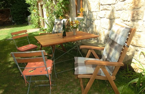 Dresden Apartment | Charming vacation apartment, relaxing in the middle of greenery in the beautiful Elbe valley